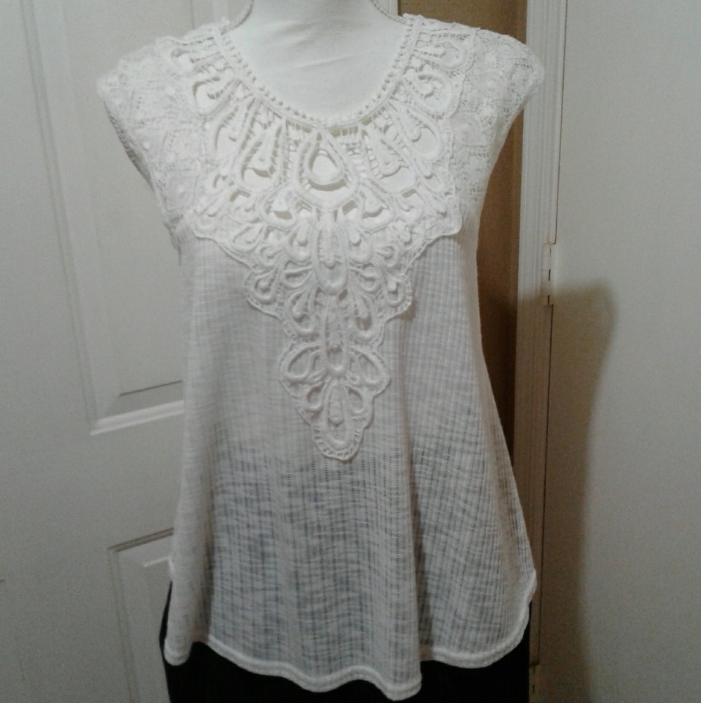 🌺 NWOT Exquisite Flying Tomato Lace Blouse